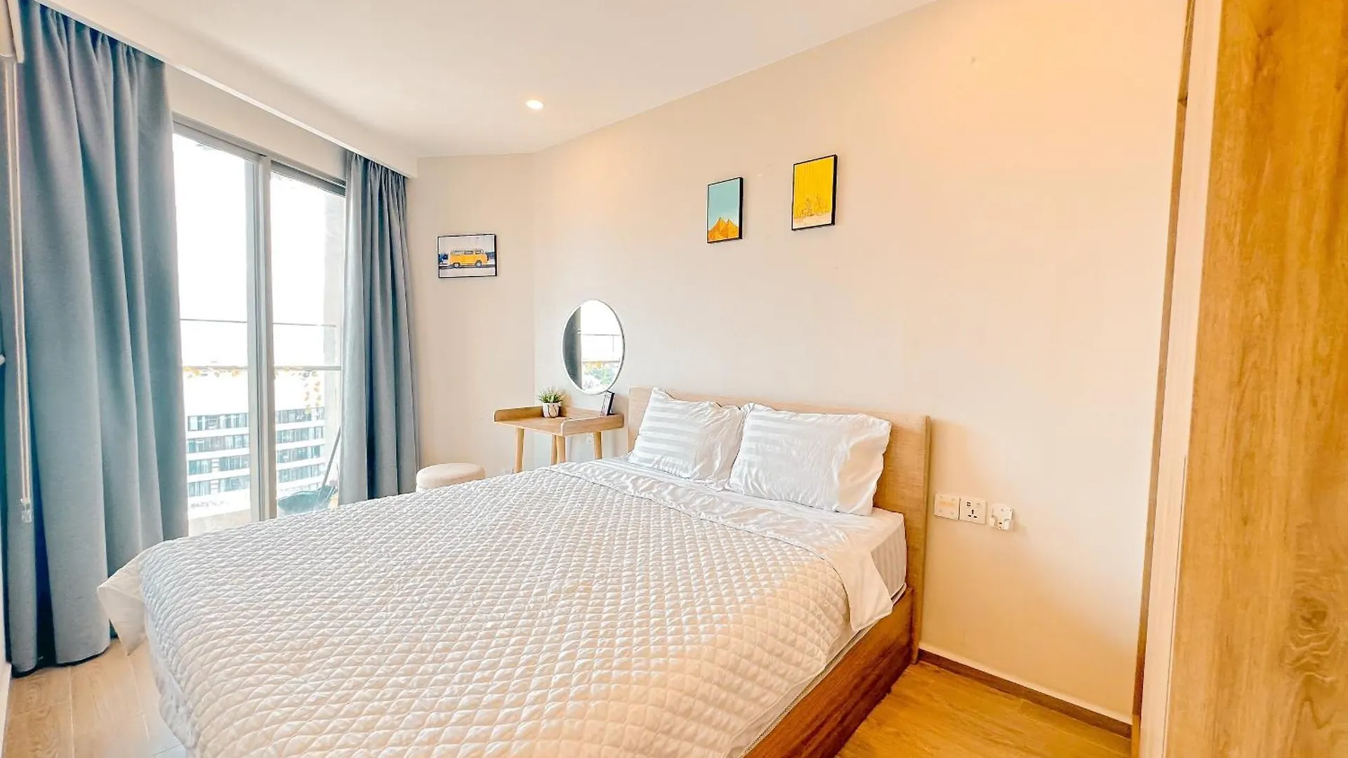 Apartment The Song Vung Tau: 5-Star Beach View Condotel