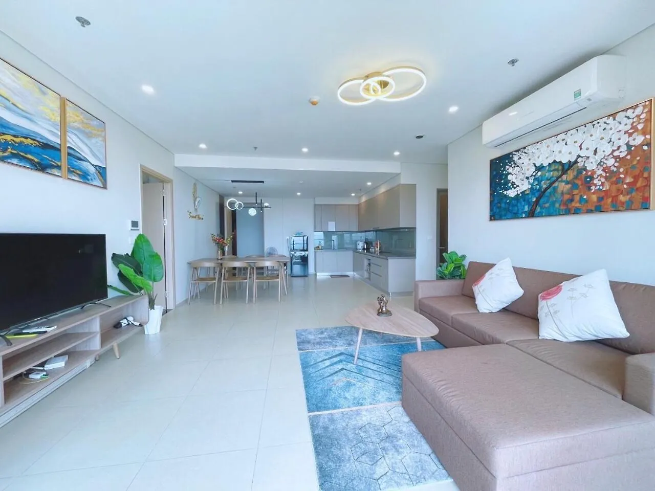 Apartment The Song Vung Tau: 5-Star Beach View Condotel